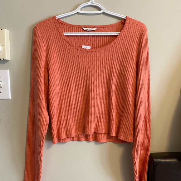 SOLD 🚫 NWT Cropped Long Sleeve - Picture 3 of 5